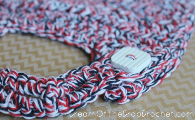 Cream Of The Crop Crochet ~ 4th Of July Button Bib {Free Crochet Pattern}