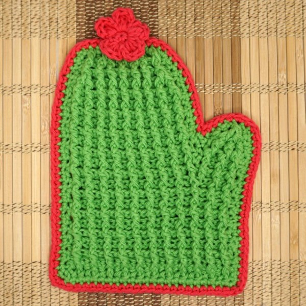 Cactus Potholder - These crochet pot holders aren’t challenging to work up and provide a nice lazy day project. Pick out a pot holder pattern and get to work. #CrochetPotHolders #CrochetPatterns #EasyCrochetPatterns