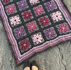 Autumn Aster Blanket - We’re celebrating the arrival of Fall by putting together these Fall-inspired free crochet blanket patterns. #freecrochetblanketpatterns #crochetpatterns #fallcrochetblankets