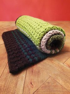 Crochet Afghan Fall Colors - We’re celebrating the arrival of Fall by putting together these Fall-inspired free crochet blanket patterns. #freecrochetblanketpatterns #crochetpatterns #fallcrochetblankets
