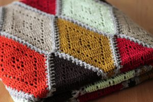 Spicy Diamond Blanket - We’re celebrating the arrival of Fall by putting together these Fall-inspired free crochet blanket patterns. #freecrochetblanketpatterns #crochetpatterns #fallcrochetblankets