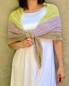 Lilla Shawl - No matter what you’re looking for these crochet shawl patterns will allow you to learn, grow and express yourself! #crochetshawlpatterns #crochetpatterns #freecrochetpatterns