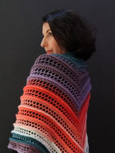 Sunset Peaks Crochet Shawl - No matter what you’re looking for these crochet shawl patterns will allow you to learn, grow and express yourself! #crochetshawlpatterns #crochetpatterns #freecrochetpatterns