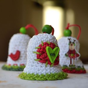 Christmas Bell - This list of free crochet patterns has some fun Christmas decorations that will deck your halls and bring jolly to your days! #crochetpatterns #christmascrochetpatterns #holidaycrochetpatterns