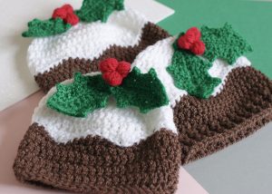 Crochet Christmas Pudding Beanie Hat with Holly Berries - This list of free crochet patterns has some fun Christmas decorations that will deck your halls and bring jolly to your days! #crochetpatterns #christmascrochetpatterns #holidaycrochetpatterns