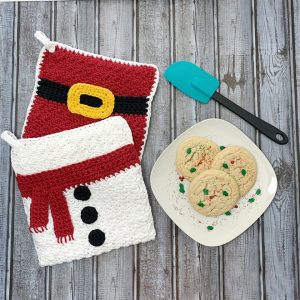 Snowman Belly Pot Holder - This list of free crochet patterns has some fun Christmas decorations that will deck your halls and bring jolly to your days! #crochetpatterns #christmascrochetpatterns #holidaycrochetpatterns