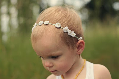 Dainty Flower Crown Headband - These crochet headbands will be a great gift for your little daughters, nieces or girlfriends who love to keep their hair away from their faces. #crochetheadbands #crochetheadbandpatterns #crochetpatterns