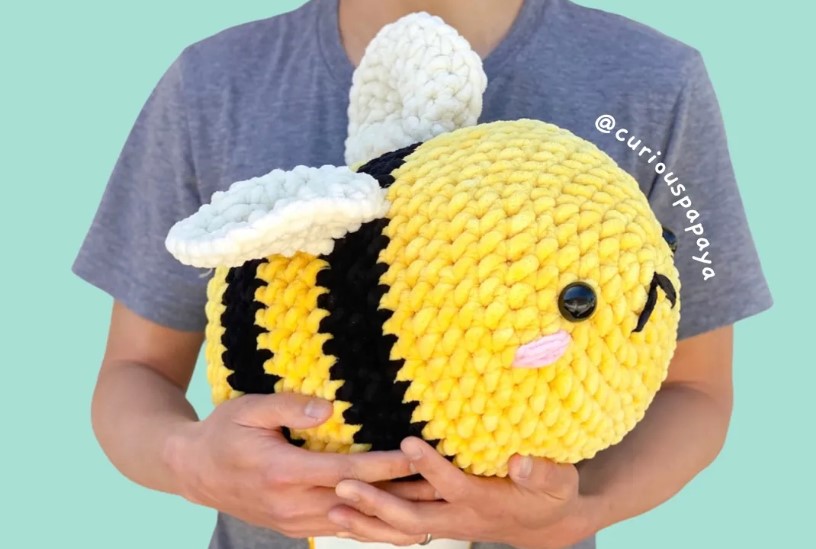 Crochet Jumbo the Bee